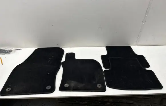 Skoda Karoq Car floor mat set 