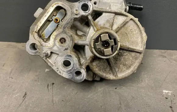 Opel Insignia B Vacuum pump 12678247 5015107