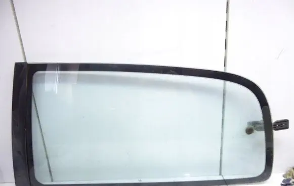 Nissan Sunny Front door window glass four-door