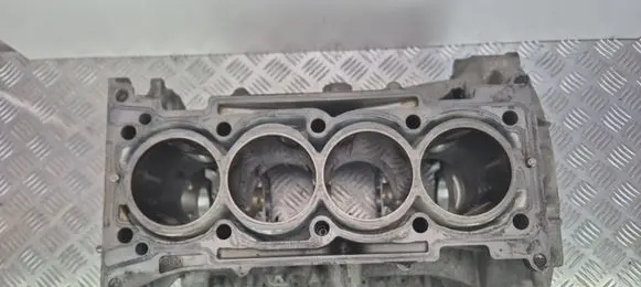 Mercedes-Benz A W176 Engine block R2700106100