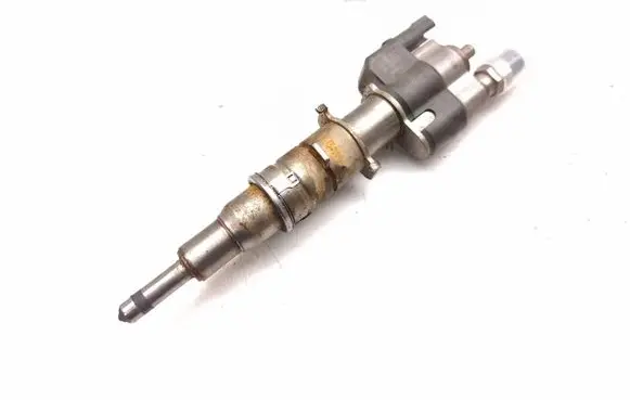 BMW 1 E82 E88 Fuel injector 7589048 758904808