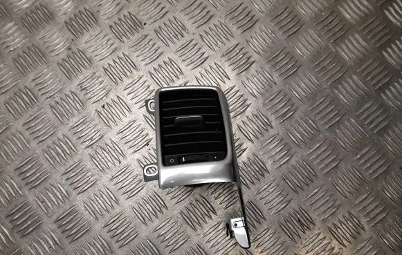 Rear air vent grill
