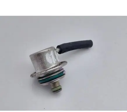 Mercedes-Benz C W202 Fuel pressure regulator 0000781489 0280160512