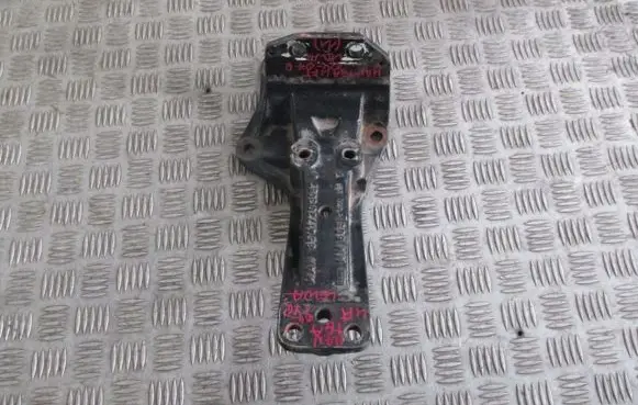 Audi A4 S4 B8 8K Fender mounting bracket