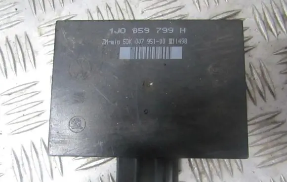 Volkswagen Golf IV Comfort/convenience module 1J0959799H 5DK007951-00