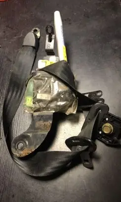 Mazda 323 F Front seatbelt T89105T
