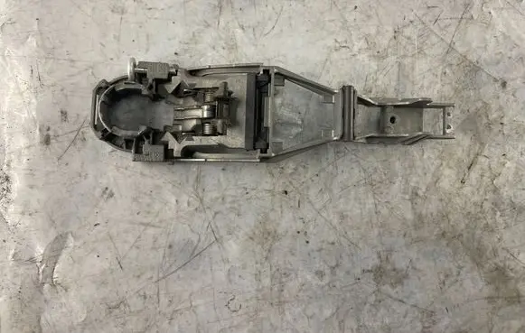Volkswagen Polo IV 9N3 Front door coupe exterior handle/bracket 3B0837885K 6Q0837886A 6Q4839