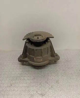 Engine mount bracket