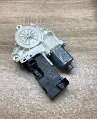 Peugeot 407 Front door window regulator motor 1137328125