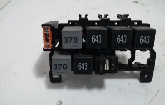 Audi A6 S6 C6 4F Relay mounting block 4F0937503