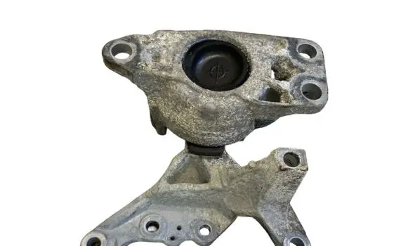 Nissan X-Trail T32 Engine mount bracket 17092932