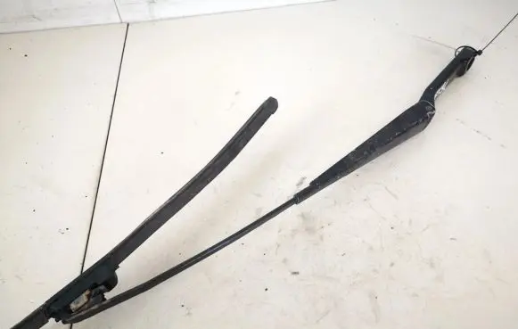 Mercedes-Benz ML W163 Front wiper blade arm