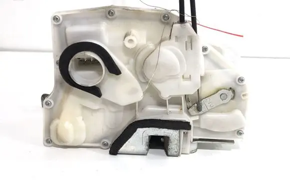 Suzuki SX4 Front door lock 82202-79J30