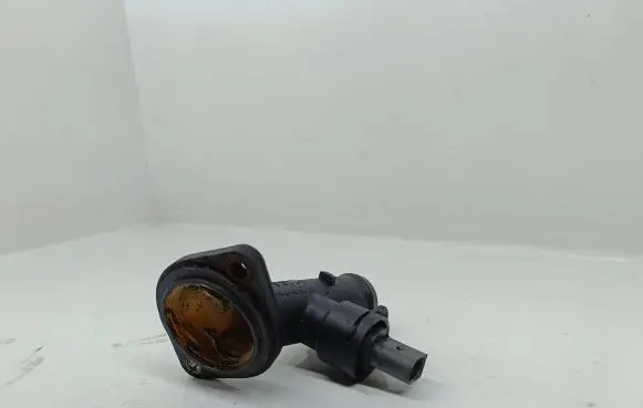Volkswagen PASSAT B6 Engine coolant pipe/hose 03G121121D