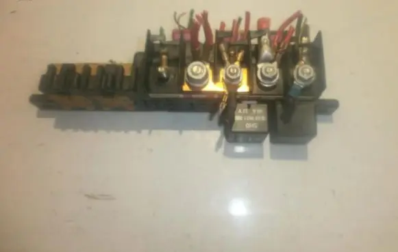 Volkswagen PASSAT B5 Fuse box set 896083000