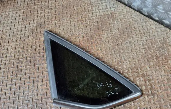 Ford Focus Rear side window