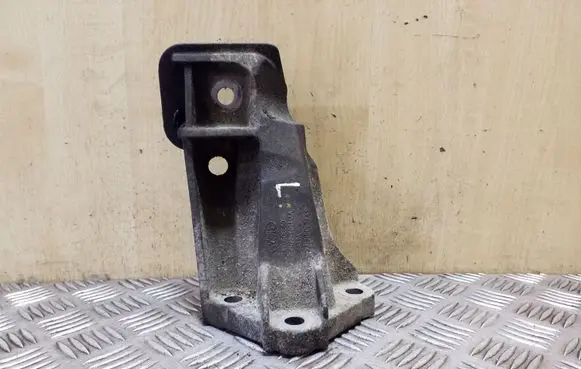 Land Rover Discovery 3 - LR3 Engine mounting bracket KKU500580 4H226061AA