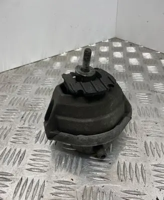 BMW 5 E60 E61 Engine mount bracket 6769874