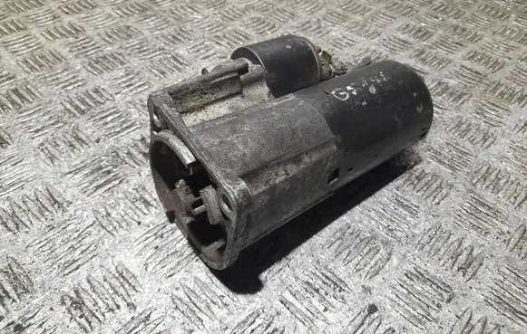 Volkswagen Golf V Starter motor 001911023