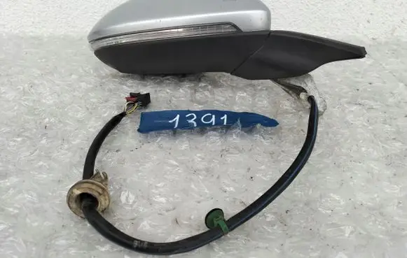 Volkswagen Golf VIII Front door electric wing mirror VC690808