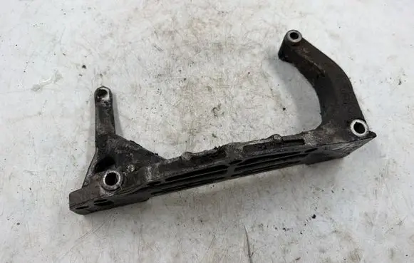 Audi A4 S4 B5 8D Engine mounting bracket 527870