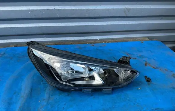 Ford Focus Headlight/headlamp MX7B13E014CD