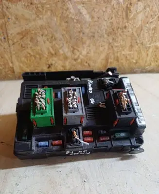 Citroen C5 BSM Control unit 9643498880 T118470003