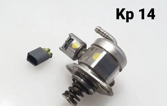 Audi A3 S3 8V Fuel injection high pressure pump 04E127025B