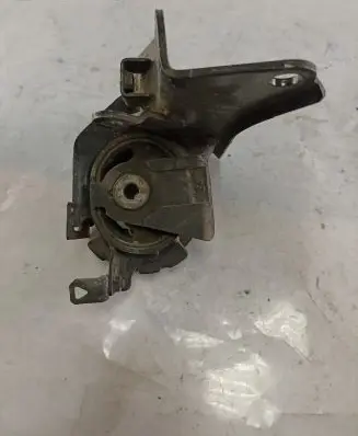 Toyota Corolla Verso AR10 Engine mount bracket