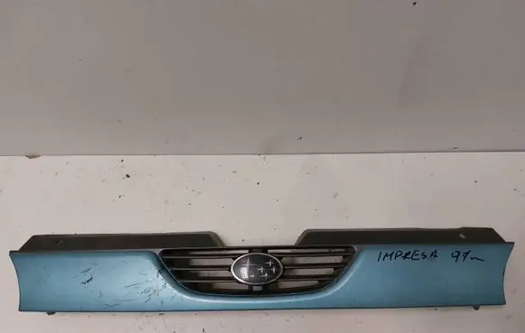 Subaru Impreza I Front bumper upper radiator grill