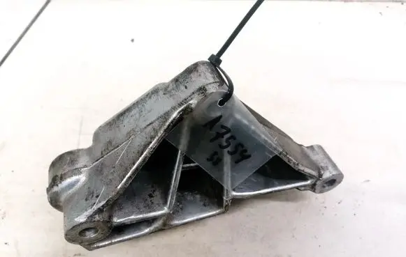 Volvo S40, V40 Engine mounting bracket 30811139