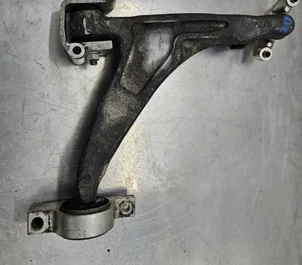 Volvo XC60 Front lower control arm/wishbone 31360651