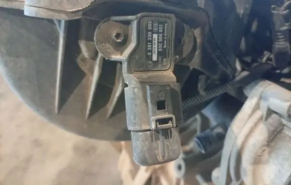 Skoda Octavia Mk2 (1Z) Air pressure sensor 0261230095