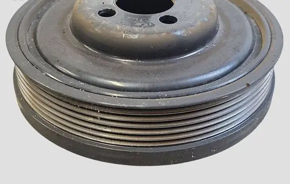 Volkswagen PASSAT B7 Crankshaft pulley 038105243M