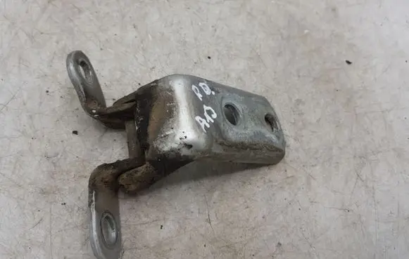 Nissan X-Trail T30 Front door lower hinge NOCODE