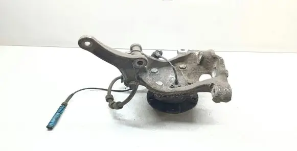 BMW 5 E60 E61 Front wheel hub spindle knuckle 6760954