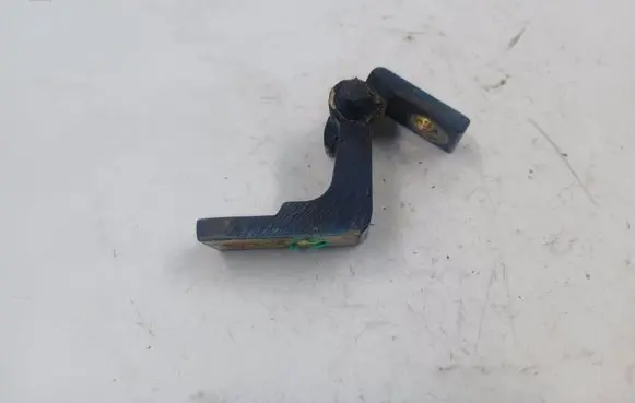 Seat Toledo II (1M) Rear door lower hinge 1J0831001A