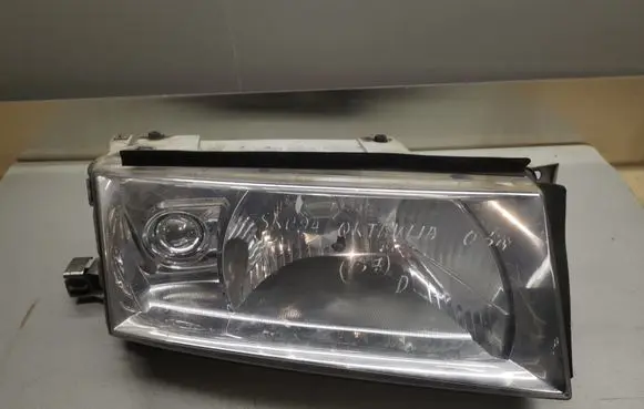 Skoda Octavia Mk1 (1U) Headlight/headlamp 0307853304 1J0941295A