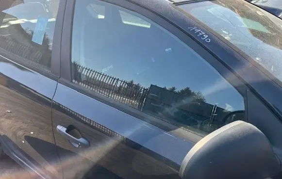 Hyundai i30 Front door window glass four-door 