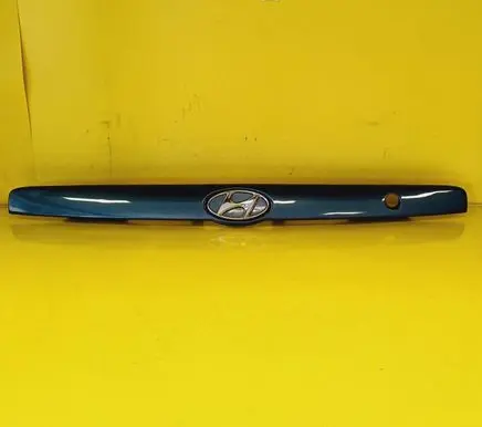 Hyundai Elantra Trunk door license plate light bar 87360-ZD200