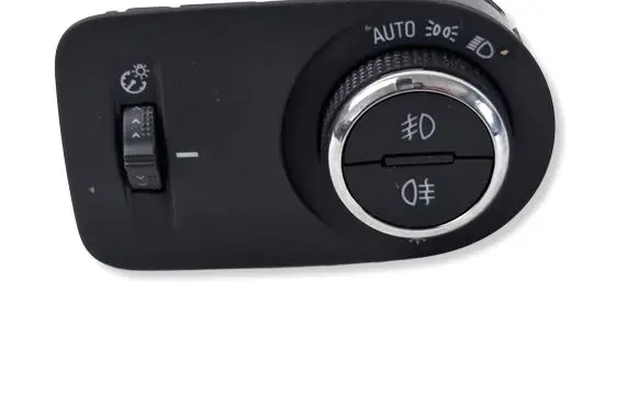 Opel Corsa F Light switch 39050763 17016480 2327N52G6