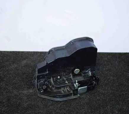 BMW X4 F26 Front door lock 7318416