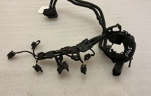 BMW 2 F46 Fuel injector wires 8643382