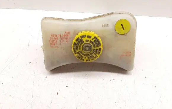 Audi A4 S4 B7 8E 8H Brake fluid reservoir 8E0611301G