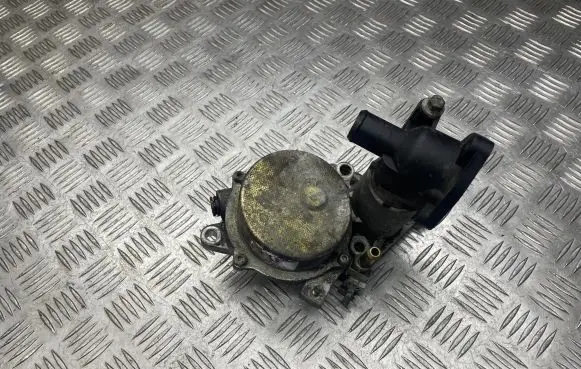 Ford Mondeo Mk III Vacuum pump