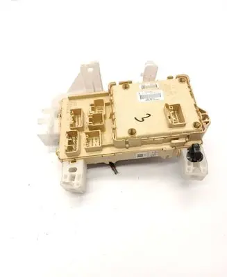 Toyota Corolla Verso AR10 Fuse module 892210F010 89221-0F010