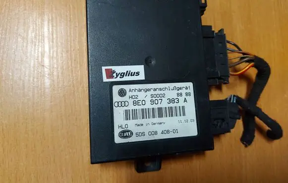 Volkswagen Touareg I Tow bar trailer control unit/module 8E0907383A