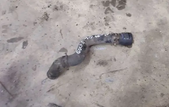 Volkswagen Golf V Engine coolant pipe/hose