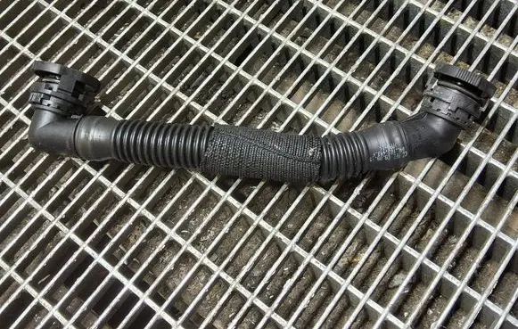 Audi A6 C7 Breather/breather pipe/hose 04L103493 04L103493F