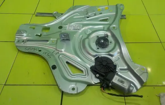 Hyundai ix35 Front door window regulator with motor 813102Y010